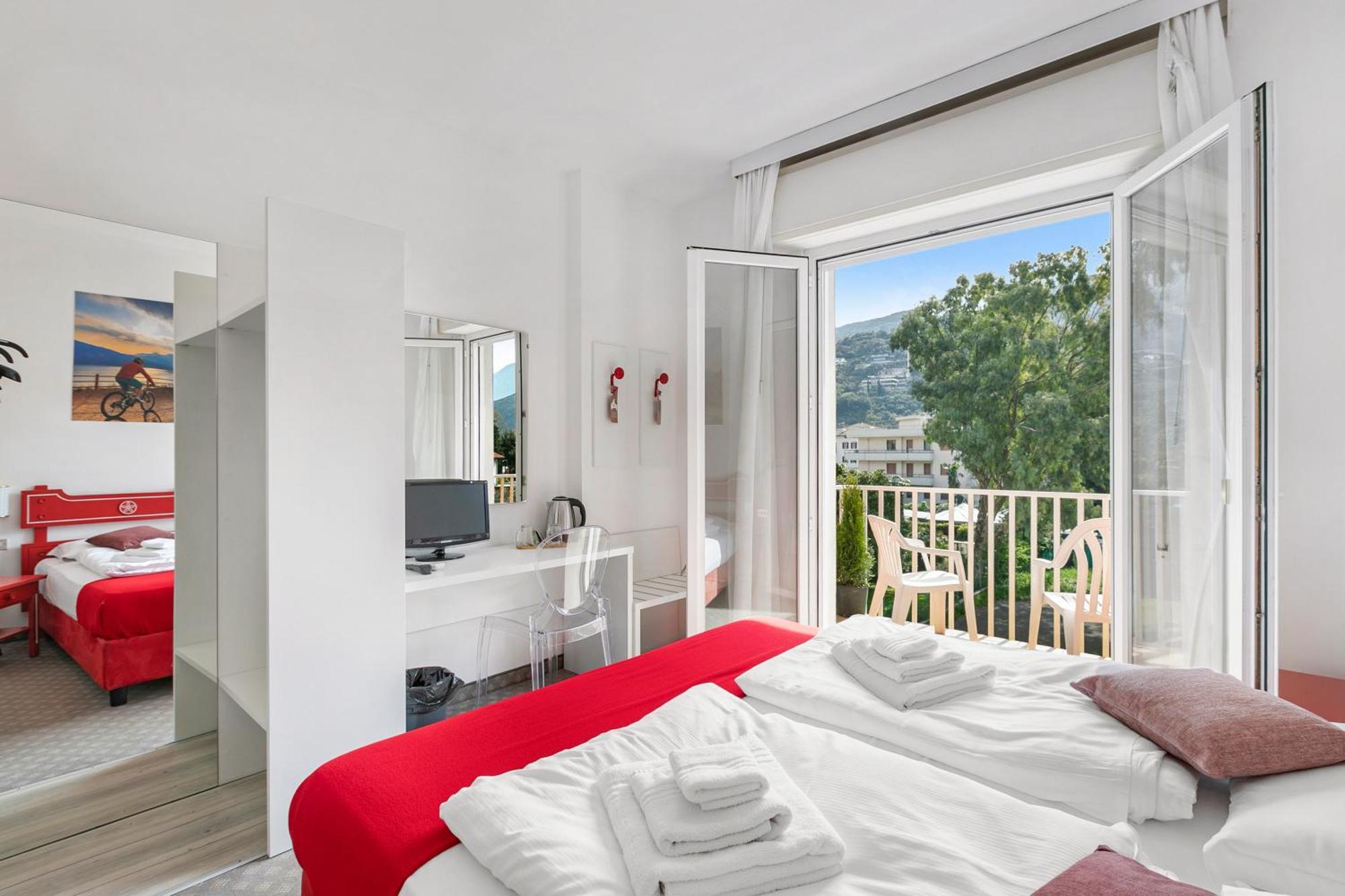 Bike & Wind Hotel Villa Maria Торболе Экстерьер фото