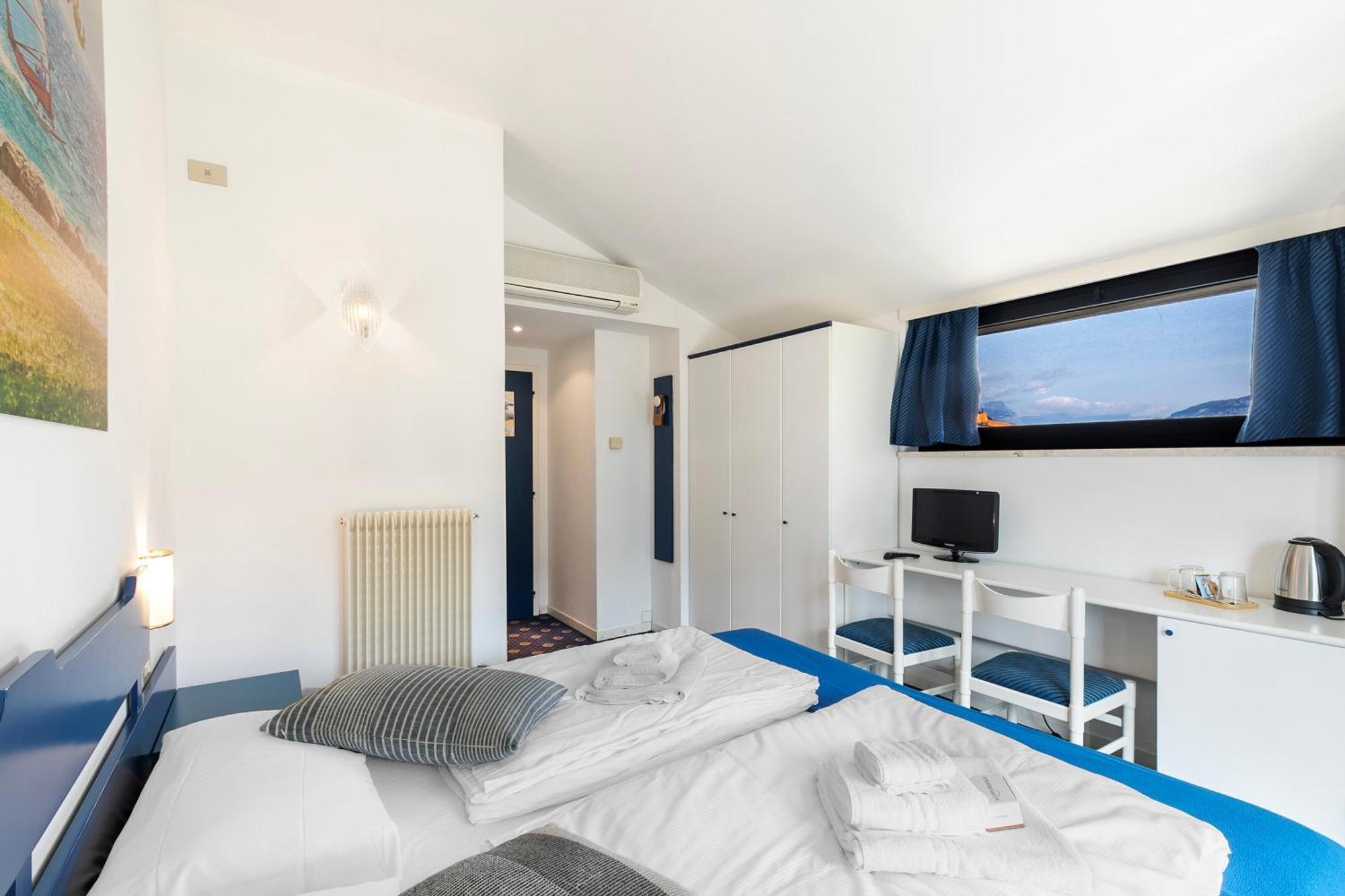 Bike & Wind Hotel Villa Maria Торболе Экстерьер фото